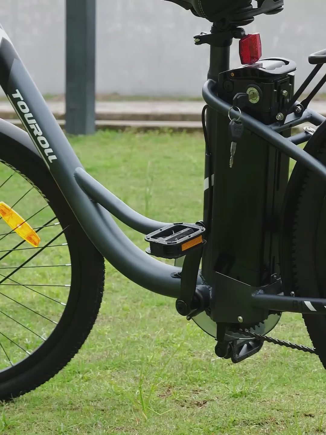 Touroll B1 E-bike Step-Through Design is Made for EVERYONE!